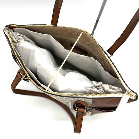 Michael Kors Large Charlotte Tote Bag Vanilla/Brown - Picture 8 of 10